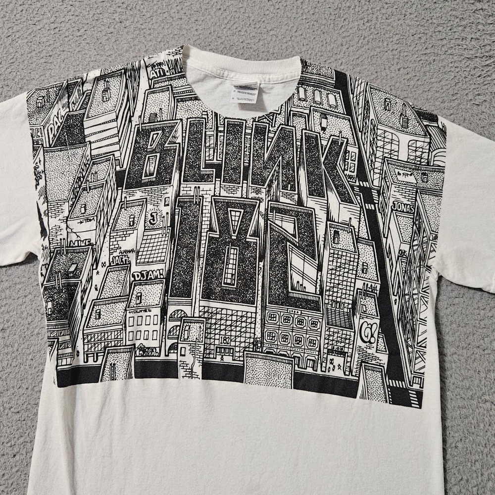Blink 182 Neighborhoods Grafitti Cityscape T Shirt 2011 Tour Gildan Size Small